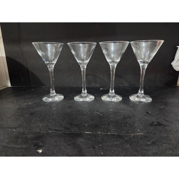 Grey Goose Exclusive Martini Glasses, Set of 4 Crystal Glasses, Limited Edition - Picture 2 of 9